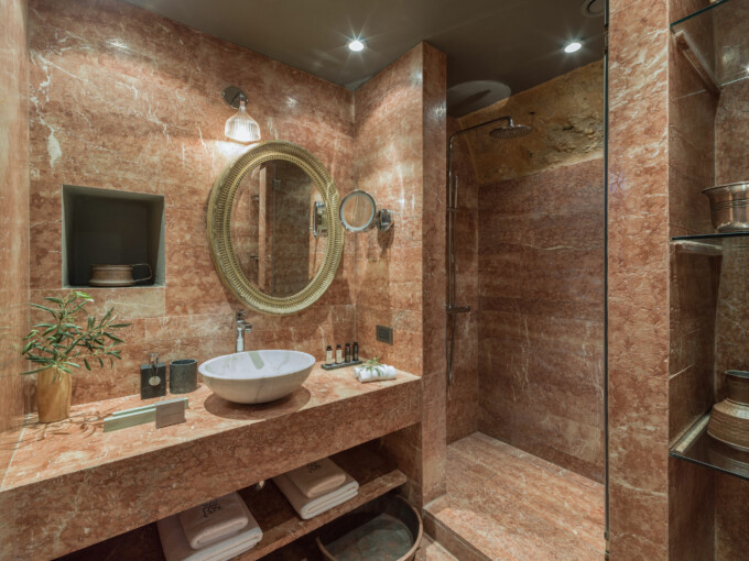 Byzantine Suite Bathroom - Kinsterna Hotel