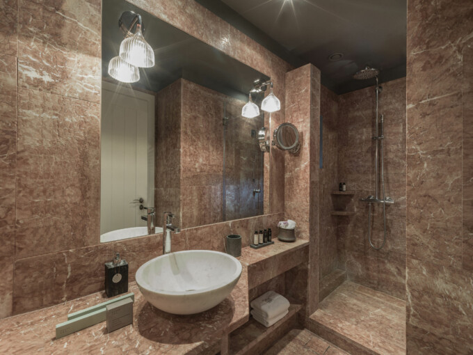 Double Room Bathroom - Kinsterna Hotel (1)