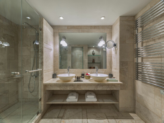 Master Residence Bathroom - Kinsterna Hotel (1)