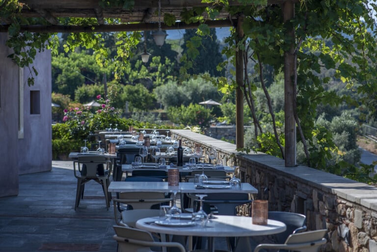 Mouries Restaurant - Kinsterna Hotel (2)