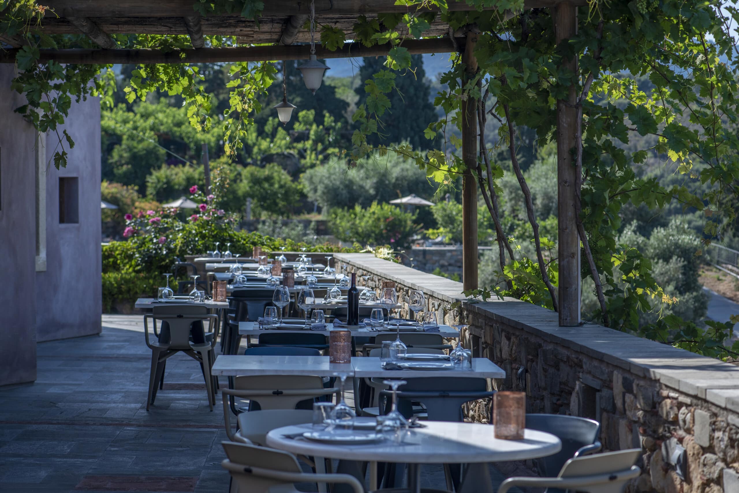 Mouries Restaurant - Kinsterna Hotel (2)